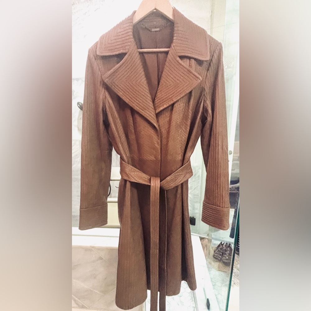 Elie Tahari PRISTINE Chevron Leather Detailed Belted Trench NWOT Large